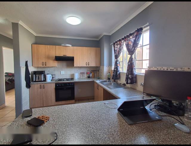 2 BEDROOM TOWNHOUSE FOR SALE IN CASTLEVIEW